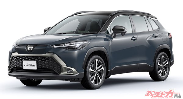 2021年9月の発売当時、1.8Lハイブリッドはひと世代前のシステムだったが、10月の改良で最新の1.8Lハイブリッドを搭載。ガソリン車も2Lに変更