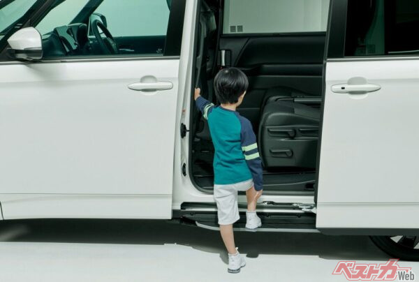 重いから? 高いから?? なぜスライドドアはもっと普及しないのか？