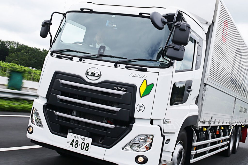 初心者マークが取れたらスグ大型トラックに乗れるの? 中・大型免許の取得年齢引き下げがまもなく開始!